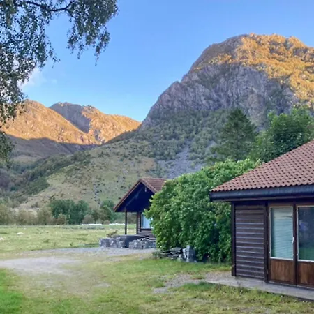 2 Bedroom Gorgeous In *