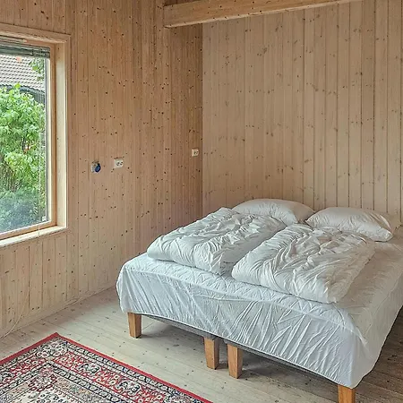 2 Bedroom Gorgeous In Holiday home